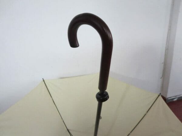 A 30 inch Manual Open Golf Umbrella Wood Handle with a wooden handle.