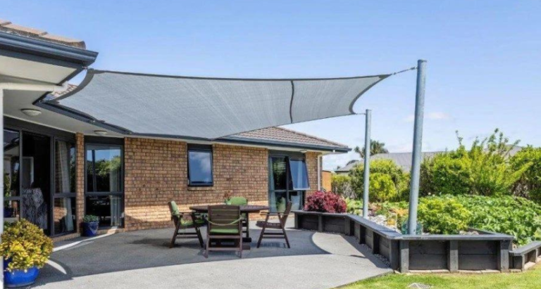 shade sail vs umbrella